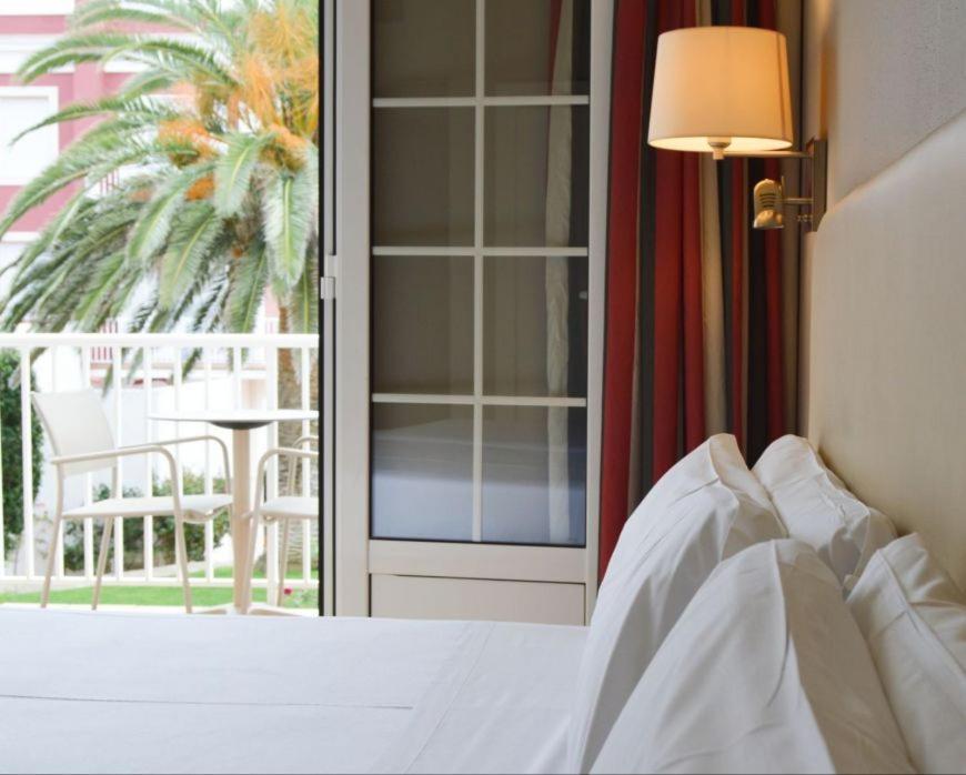 Seth Port Mahon Hotel Bagian luar foto